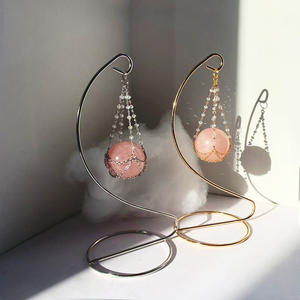 고품질 로즈 쿼츠 볼 홀더 크리스탈 펜듈럼 탁상 스탠드 크리스탈 선캐쳐 탁상 스탠드 선물 도매 - Product Image 2