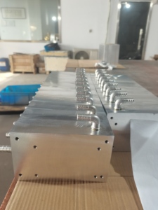 Profil aluminium radiator berpendingin air dengan saluran sirkulasi air untuk pembuangan panas pelat berpendingin air - Product Image 6