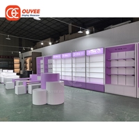 Comptoir d'exposition sur mesure en verre trempé avec éclairage LED pour magasin de détail, aménagement écologique pour entreprenant, design de salon de coiffure et de beauté