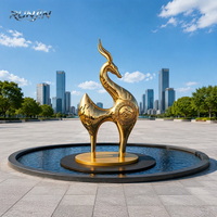 Sculpture abstraite de cerf en acier inoxydable plaqué or, motif chinois gravé, finition miroir, pour place publique, fabrication sur mesure