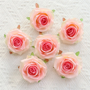 Fleurs artificielles 9 cm Têtes de roses simulées pour les événements de mariage Noël Nouvel An Décoration murale de fleurs - Product Image 1