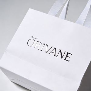 Sacs cadeaux de luxe en papier kraft blanc avec poignées en ruban, faits à la main, personnalisables pour l'emballage de boutiques de détail - Product Image 3