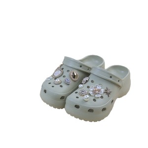 Sandales sabots blanches pour filles avec décorations de perles et fleurs, bout fermé, antidérapantes, semelle souple, chaussures de plage pour enfants, style été - Product Image 2
