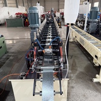 Machine de formage à froid pour profilés en acier avec moteur, boîte de vitesses, contrôle PLC pour usage en toiture et pompe à moteur intégrée