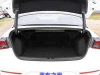 Mobil Bekas T5 2022-2026 untuk K5 Sedan Otomatis dengan Mesin Bensin Kamera Belakang Setir Kiri Baru dari Cina