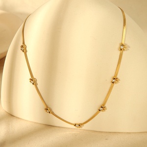 16+ Jahre Fabrik-Erfahrung OEM & ODM 316L Edelstahl Modeschmuck Gold Schleifenanhänger Choker Schleifenkette Halsketten - Product Image 2