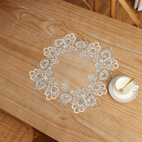 Chemin de table rectangulaire en dentelle brodée de luxe, en organza, avec découpe, sets de table carrés beige brun avec macramé pour la décoration de la maison