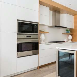 Mueble de Cocina Minimalista con Estantes Abiertos para Espacios Pequeños, Material de Madera y Paneles - Product Image 3