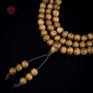 สร้อยข้อมือประคำไม้กฤษณา 108 เม็ด ขนาด 6 มม. เกรด 1 ไม้กฤษณาหายาก กลิ่นหอมธรรมชาติเข้มข้น เครื่องประดับสำหรับการทำสมาธิ - Product Image 2