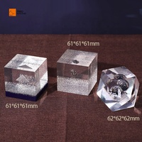Ornement de Globe en plexiglas transparent polygonal Mini presse-papier de bureau avec spécimen de fleur d'huile construit artisanat en résine époxy pour la décoration intérieure