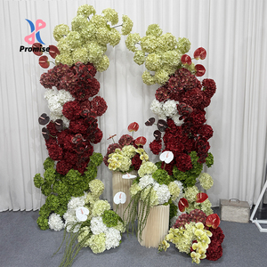 Arco de Flores Portátil Ecológico con Vegetación Tropical y Seda Borgoña para Decoración de Bodas - Product Image 1