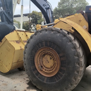 Chargeuse sur pneus CAT 980G jaune, équipement de construction d'occasion, vue de face - Product Image 3