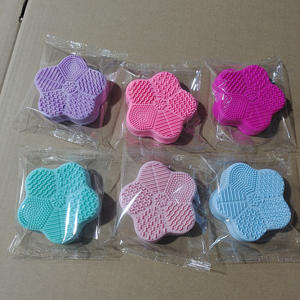 La nueva alfombrilla <span class=keywords><strong>de</strong></span> <span class=keywords><strong>limpieza</strong></span> <span class=keywords><strong>de</strong></span> brochas <span class=keywords><strong>de</strong></span> maquillaje con soporte <span class=keywords><strong>de</strong></span> secado, estante organizador <span class=keywords><strong>de</strong></span> cosméticos, herramienta <span class=keywords><strong>de</strong></span> lavado portátil <span class=keywords><strong>para</strong></span> maquillaje - Product Image 6