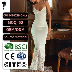 Vestido maxi blanco con tirantes finos y encaje, vestido ajustado con cuello en V y detalle de encaje en contraste para mujer - Product Image 1