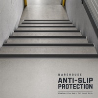 Profilé de nez de marche en alliage d'aluminium avec insert antidérapant en PVC pour projets d'escaliers d'écoles, d'hôpitaux et d'appartements