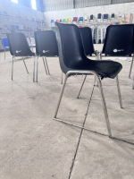 Chaise à assise en rangée OK-505SG en acier inoxydable avec système d'interverrouillage des pieds pour salles d'école, de conférence et événementielles - Fabrication usine