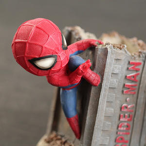 Pluma <span class=keywords><strong>de</strong></span> decoración creativa <span class=keywords><strong>de</strong></span> resina, película <span class=keywords><strong>de</strong></span> animación, superhéroe, estatua <span class=keywords><strong>de</strong></span> Spider Man - Product Image 3