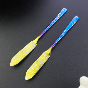 มีดเนยไทเทเนียมแท้ สีไล่ระดับ สำหรับทาชีสและขนมปัง ล้างด้วยมือเท่านั้น - Product Image 1