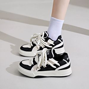 Zapatillas Casuales de Plataforma para Mujer, Estilo Europeo 2025, Color Negro y Blanco, con Cierre de Cordones, Estilo Universitario - Product Image 3