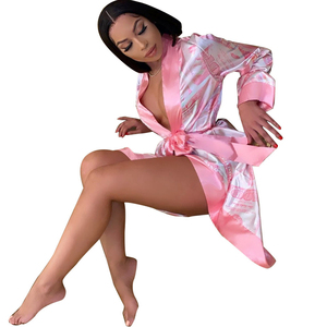 Robe de chambre personnalisée avec logo pour fête nuptiale, la moins chère de l'usine SAMPLE, pour femme en pyjama - Product Image 3