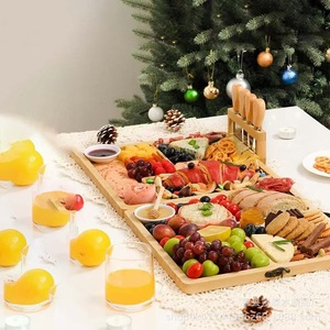 Planche à fromage en bambou pliable avec couteaux pour servir des en-cas lors d'un pique-nique - Product Image 4