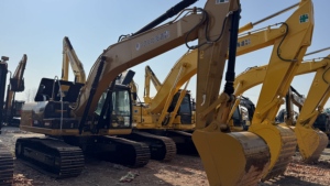 Excavatrice hydraulique d'occasion d'origine japonaise Caterpillar 320D, 20 tonnes, type chenille moyen, pour travaux de construction routière - Product Image 4