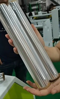 Machine à rembobiner les feuilles d'aluminium à deux postes avec tube en papier, utilisée dans les foyers, les hôtels, les restaurants et pour les barbecues.