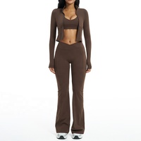 Ensemble de sport et yoga 3 pièces écologique pour femme : soutien-gorge froncé uni, pantalon évasé et veste de sport ajustée