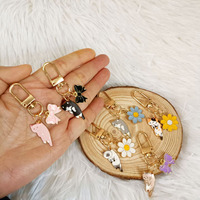 Gantungan Kunci Kecil Lucu Bentuk Kucing, Gantungan Tas Wanita Menarik, Gantungan Kunci Remaja Imut, Gantungan Kunci Anime Enamel Personal