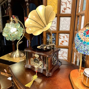 Mini gramophone style vintage avec haut-parleur Bluetooth, base en bois et cornet rotatif pour la décoration de bureau à domicile, lecteur audio sans fil - Product Image 6