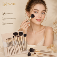Ensemble de pinceaux de maquillage professionnels en poils doux pour débutants - Pinceaux pour poudre, blush, fard à paupières, détails - Logo personnalisé en gros