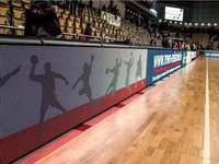 Panneau LED étanche RVB Taux de rafraîchissement élevé P5 Intérieur Extérieur Autour du stade Écran d'affichage publicitaire LED de basket-ball HD
