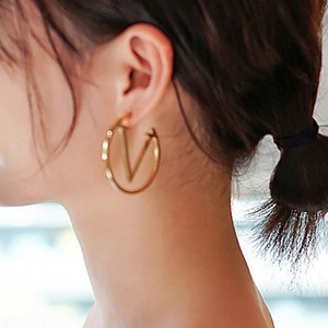 18 Karat vergoldeter Edelstahl V Anfangs ohrringe Ethnischer Stil A-Z Brief haken Hypo allergene personal isierte Initialen - Product Image 3