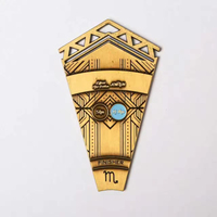 Broche personnalisée en métal scintillant avec motif de dessin animé pour revers, badge amusant et chatoyant pour cols tendance et fêtes