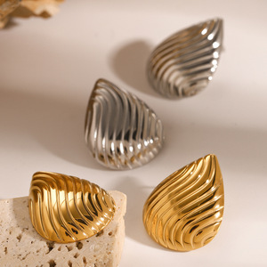 ต่างหูทรงหยดน้ำสแตนเลสสตีล สีทองและสีเงิน แฟชั่นต่างหูแบบห้อยสำหรับงานปาร์ตี้ - Product Image 3