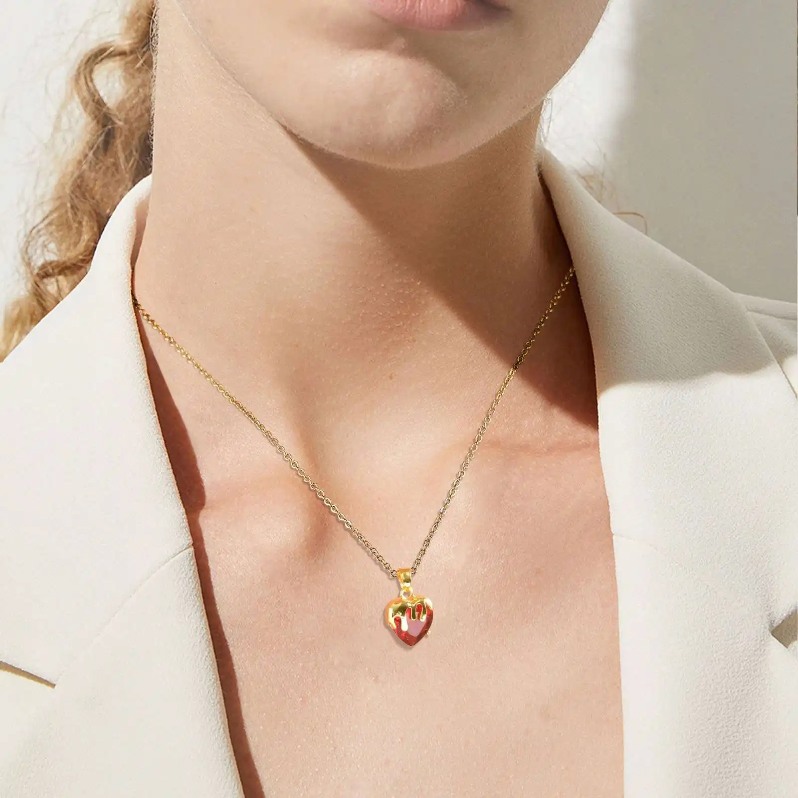 लाल दिल की महिला नेकलेस, बड़े दिल का एक cz पत्थर पेलेंट, स्टाइलिश महिला गहने