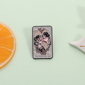 Las cosas son mejores si me quedo esmalte Pin banda Punk Álbum de Música inspirado broche solapa insignia joyería regalo al por mayor - Product Image 2