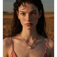 Collier pendentif carré en acier inoxydable plaqué or JINYOU 5753 avec zirconium cubique, bijoux minimalistes