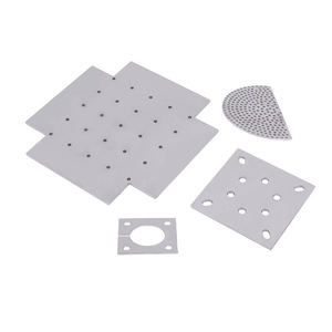 Pièces en tôle d'acier inoxydable Akira Mori découpées au laser avec trous et perforations pour usage industriel - Product Image 1