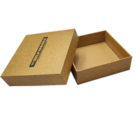 Emballage de perruque personnalisé en carton noir écologique avec matériaux recyclés, fermeture magnétique, doublure en éponge et lamination brillante