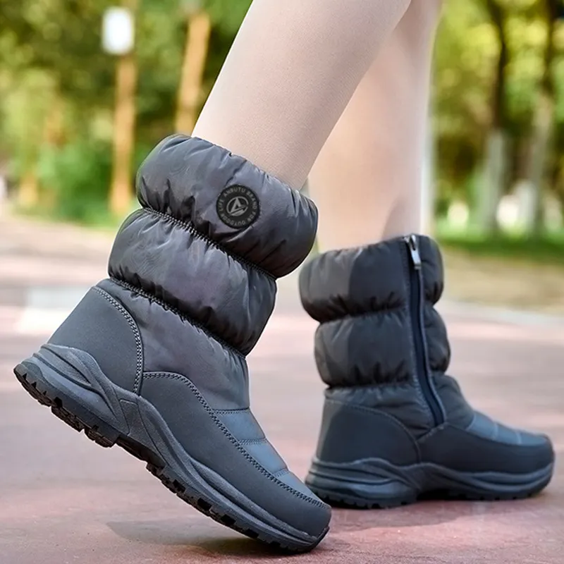 ฤดูหนาวสบายสีทึบออกแบบซิปรองเท้าหิมะที่อบอุ่นแฟชั่นกลางแจ้งลื่นรองเท้าขนาดใหญ่รองเท้าผู้หญิง 2024