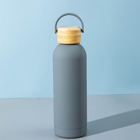 Botol Minum Tumbler Stainless Steel Tutup Bambu 500/750/1000ml Grosir, Warna Kustom, Lapisan Karet, Cocok untuk Perjalanan