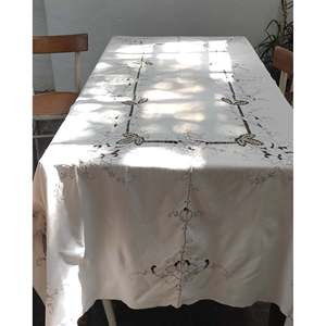 Mantel de Lino Crema de Marca Pietrochianese, Bordado Calado Beige, 12 Servilletas, Técnica No Tejida, para Mesa de Comedor de Hotel - Product Image 3