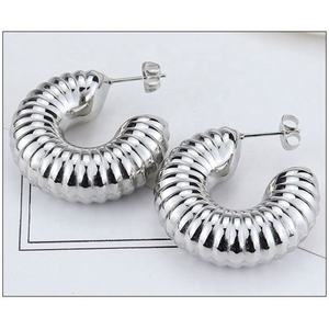 Pendientes de Aro en Forma de C Chapados en Oro para Mujer, Joyería Geométrica Gruesa de Aleación con Diseño Moderno de Rosca - Product Image 3