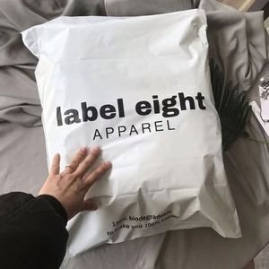 Sac de Courrier en PVC Noir Mat Personnalisé Recyclable avec Fermeture Éclair pour Chaussures et Vêtements avec Logo Doré - Product Image 4