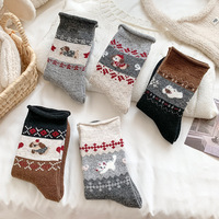 Chaussettes longues pour femmes en laine chaude Fair Island mi-mollet, épaisses et en polaire, mignonnes avec un chiot, pour l'automne et l'hiver