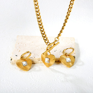 ชุดเครื่องประดับจี้รูปหัวใจพร้อมต่างหู  วัสดุโลหะผสมสังกะสีชุบทอง  แบบฝังขอบ  สำหรับงานปาร์ตี้  เครื่องประดับแฟชั่นสำหรับผู้หญิง - Product Image 3