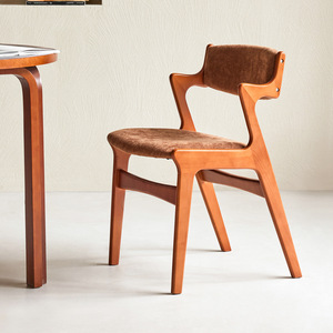Chaise de salle à manger vintage en bois massif avec dossier rembourré, chaise design rétro scandinave pour adultes - Product Image 1