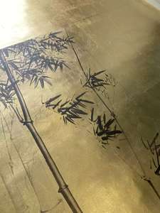 Carta da Parati Dorata di Lusso con Stampa Personalizzata Chinoiserie a Motivo Botanico e Animale, Design Murale Decorativo per Casa, Hotel e Soggiorno - Product Image 6