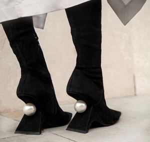 Bottines courtes noires à logo personnalisé pour l'hiver avec talon étrange et perles, chaussures à bout pointu tendance pour femmes - Product Image 6